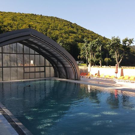 Camping Domaine Du Lac Chambon Murol Exterior photo