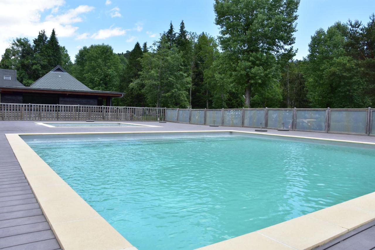 Camping Domaine Du Lac Chambon Murol Exterior photo