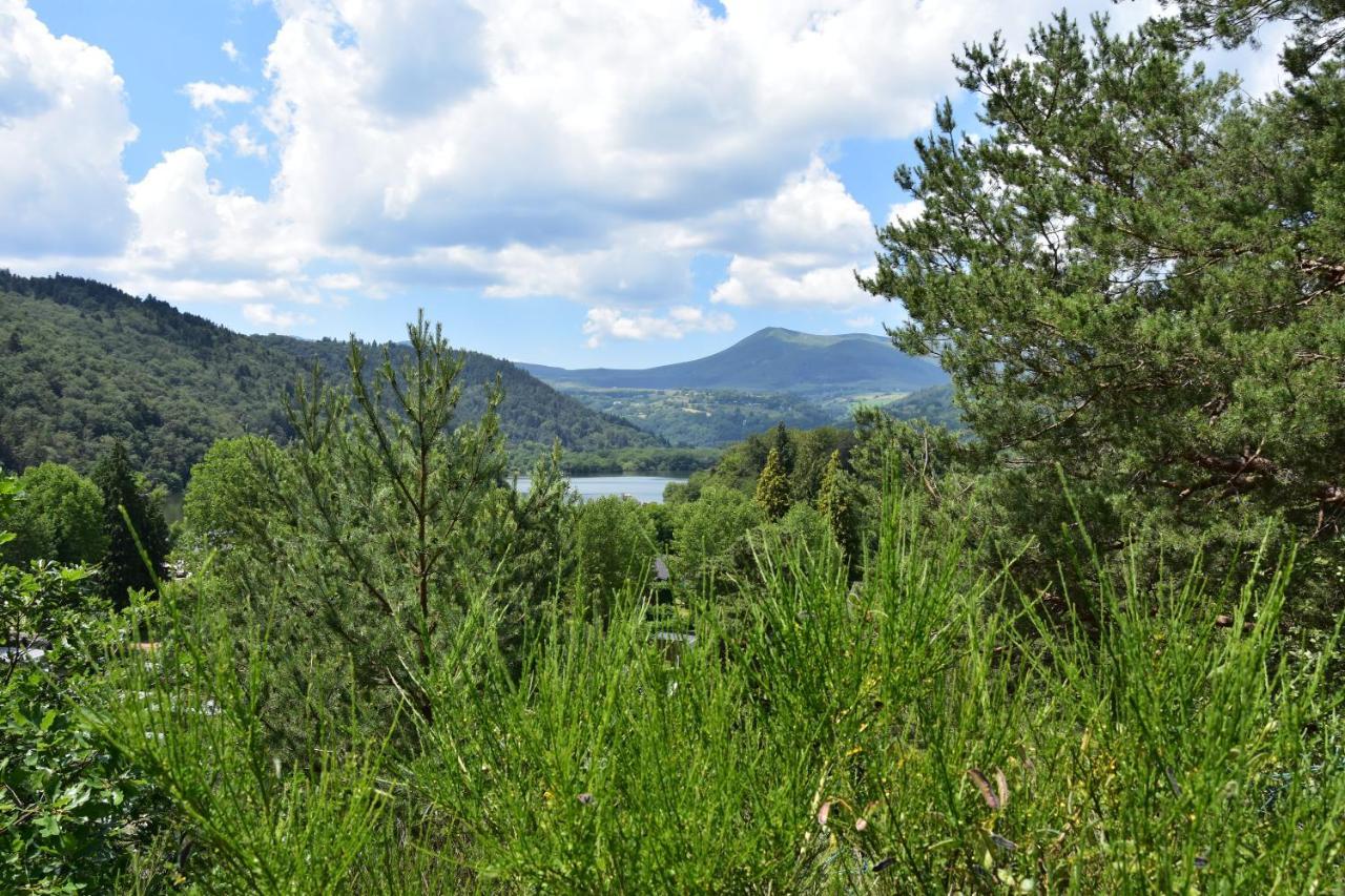 Camping Domaine Du Lac Chambon Murol Exterior photo