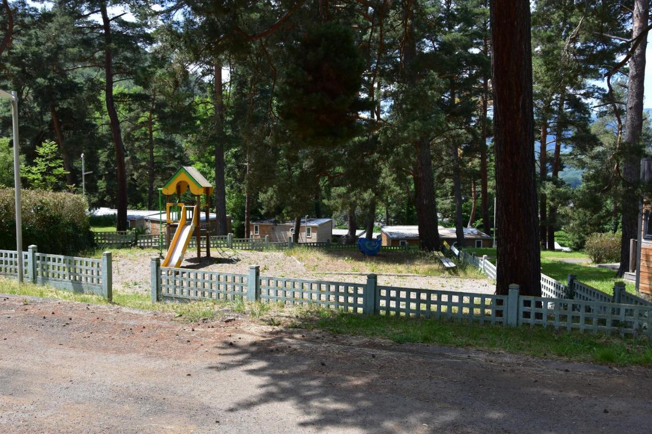Camping Domaine Du Lac Chambon Murol Exterior photo