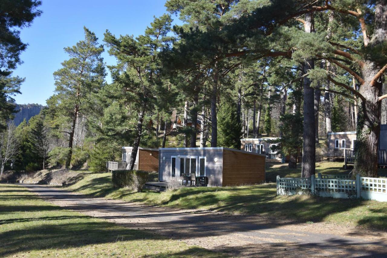 Camping Domaine Du Lac Chambon Murol Exterior photo