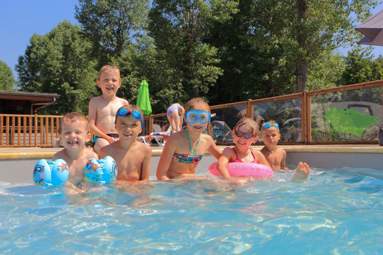 Camping Domaine Du Lac Chambon Murol Exterior photo