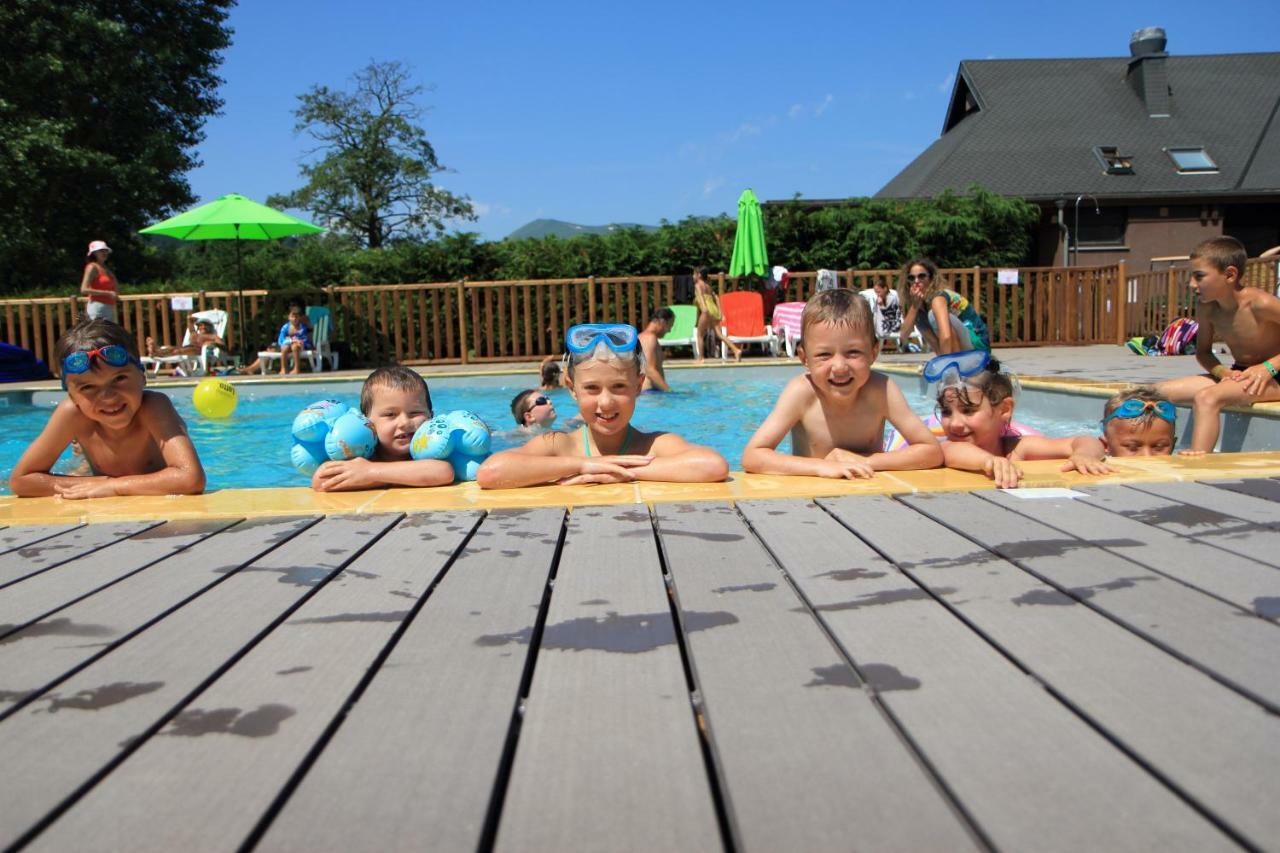 Camping Domaine Du Lac Chambon Murol Exterior photo