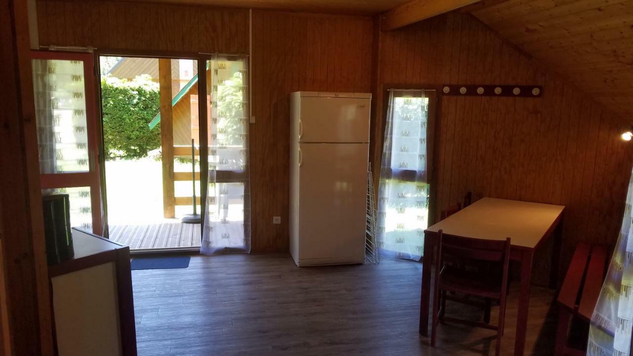 Camping Domaine Du Lac Chambon Murol Exterior photo
