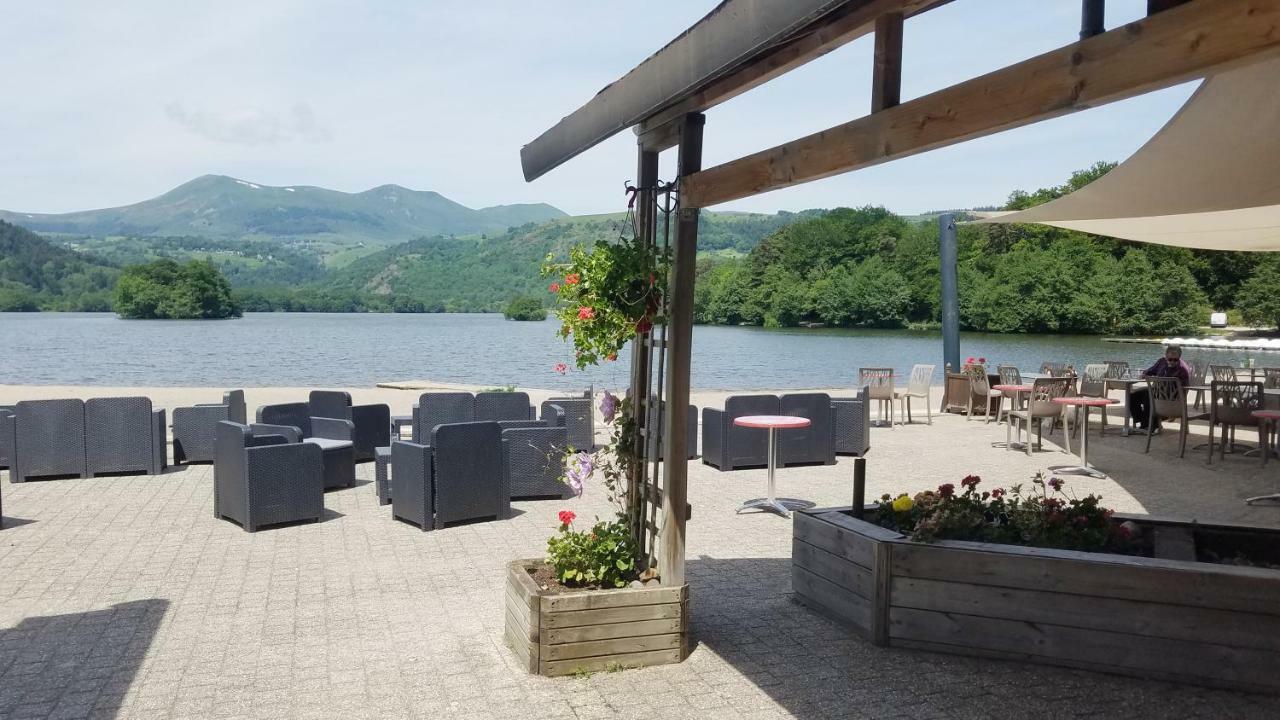 Camping Domaine Du Lac Chambon Murol Exterior photo