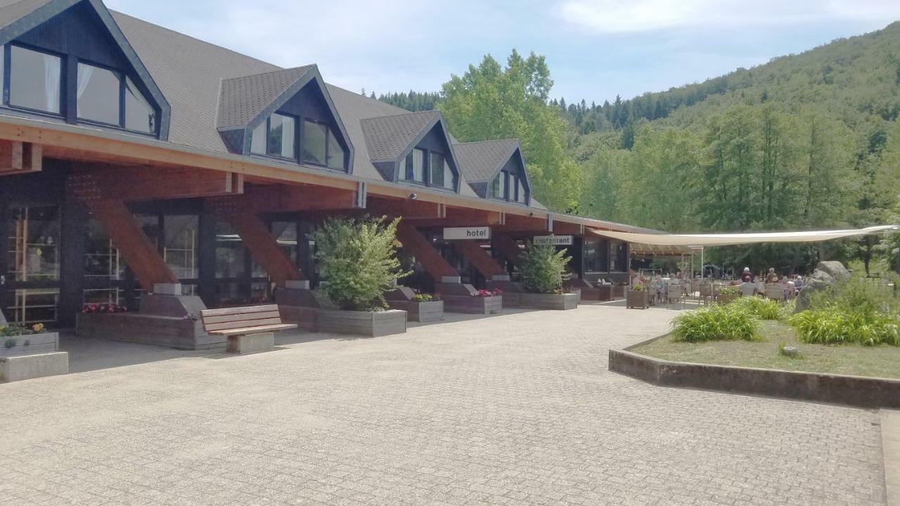 Camping Domaine Du Lac Chambon Murol Exterior photo