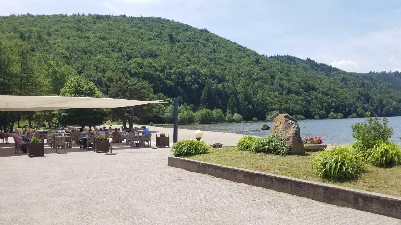 Camping Domaine Du Lac Chambon Murol Exterior photo